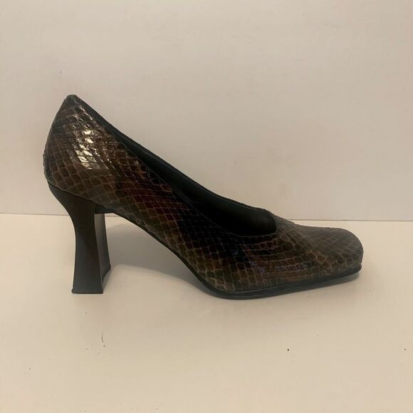 Nine West Shoes - Nine West snake skin dress pumps